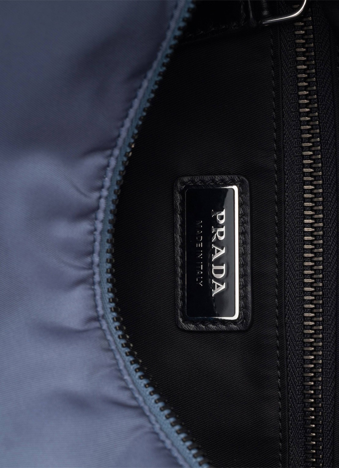 Prada Explore Re-Nylon schoudertas met leren details - detail 5 donkerblauw
