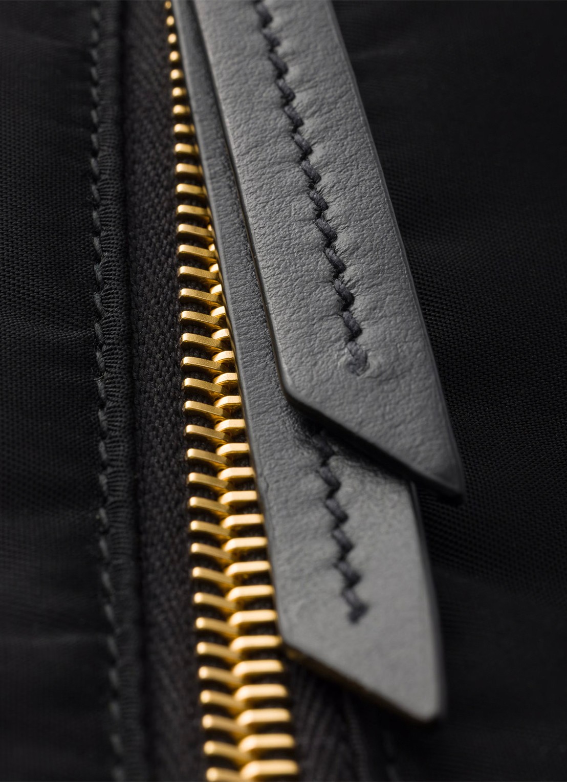 Prada Explore Re-Nylon Small schoudertas met leren details - detail 3 zwart