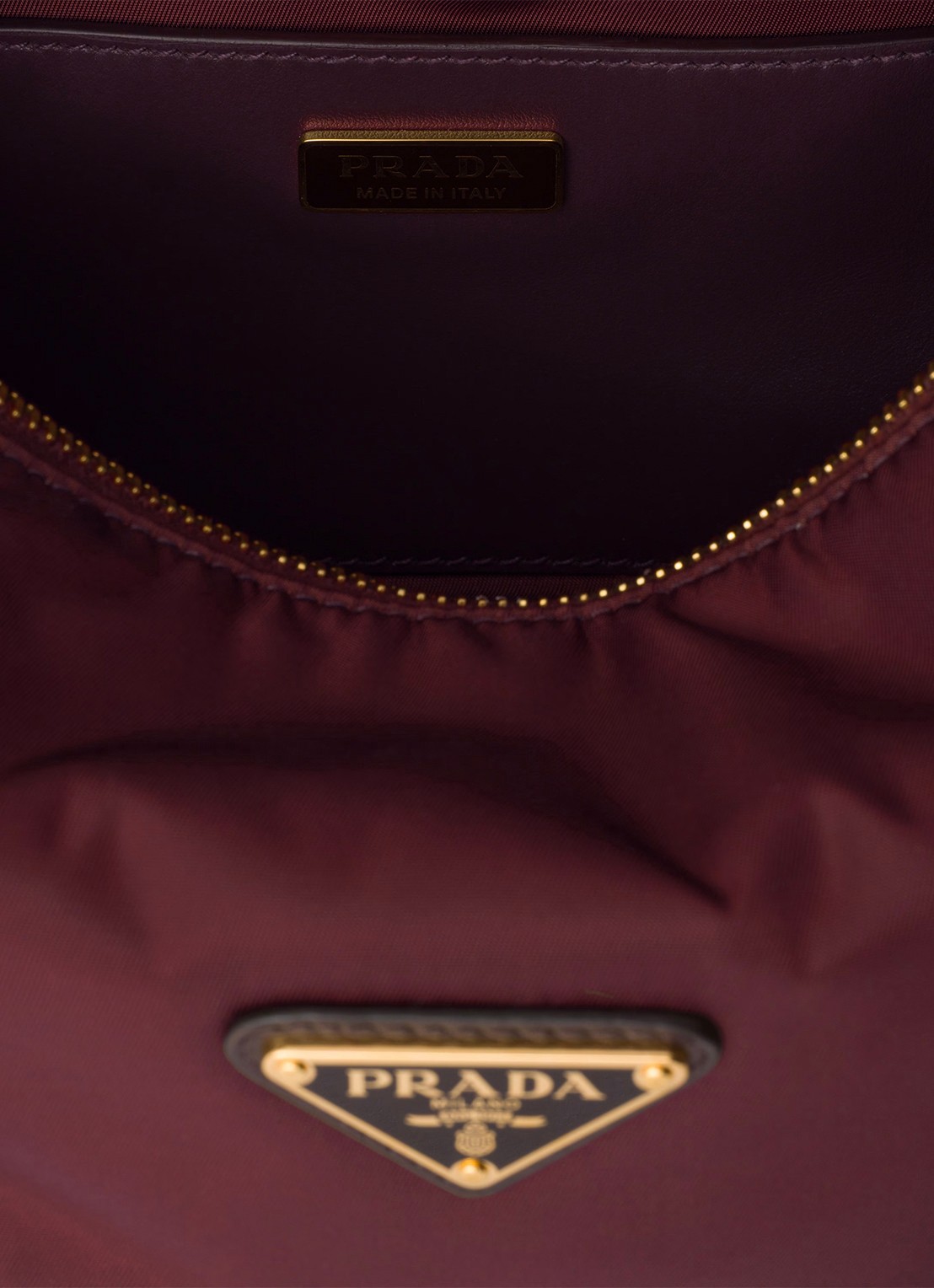 Prada Explore Re-Nylon Small schoudertas met leren details - detail 4 donkerrood