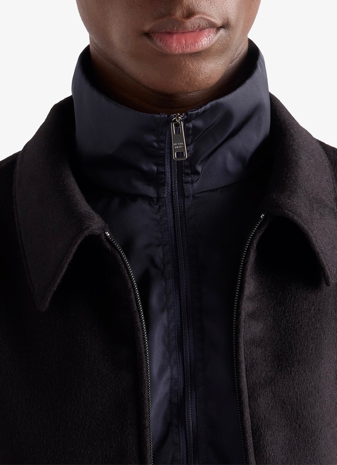 Prada Fijngebreid vest in wolblend met contrast - detail 3 donkerblauw