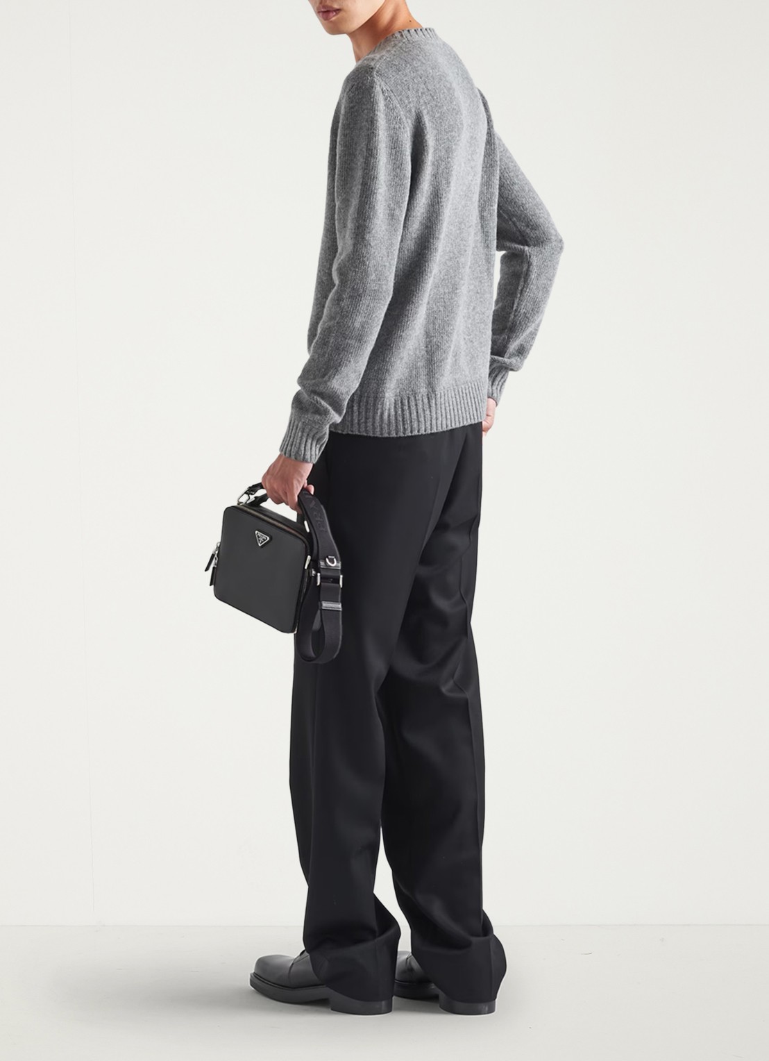 Prada Fijngebreide pullover in kasjmierblend met ingebreid logo - achterkant grijsmele