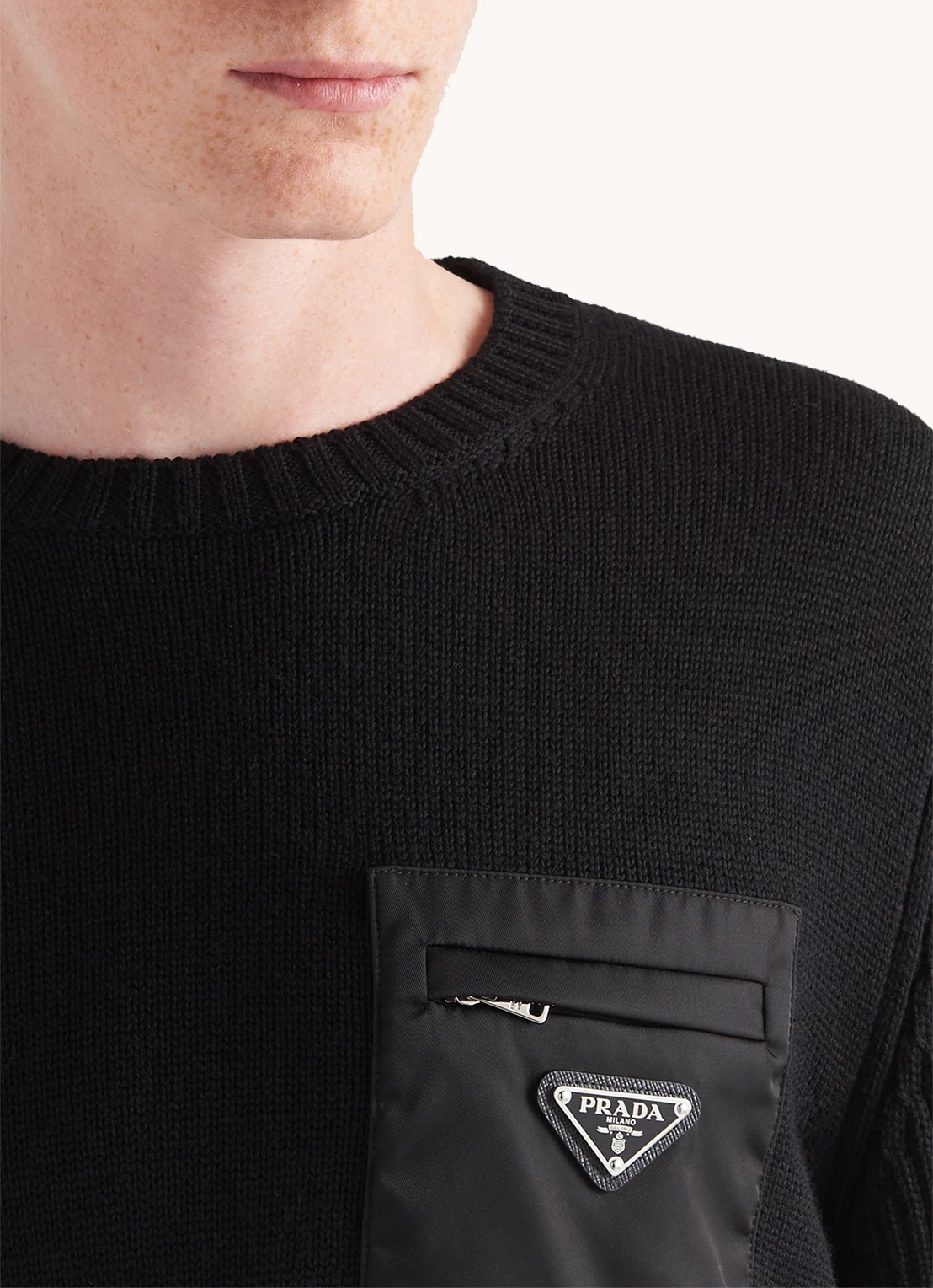 Prada Fijngebreide pullover van scheerwol met borstzak - detail 4 zwart