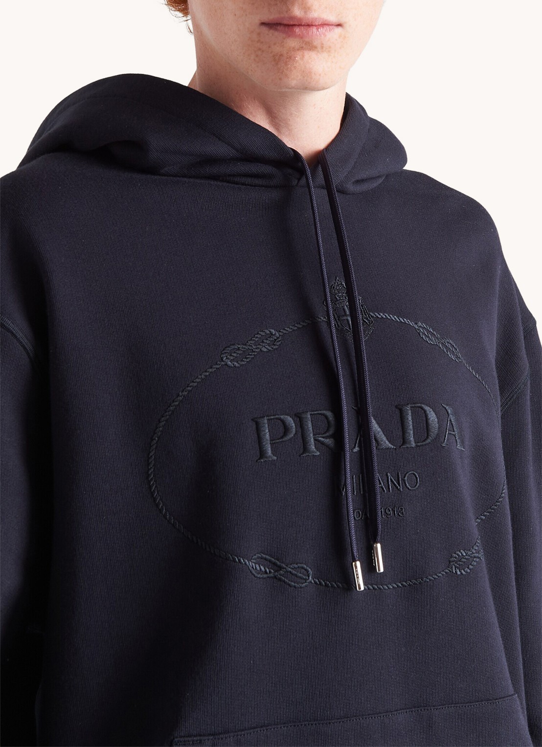 Prada Hoodie met logoborduring - detail 2 donkerblauw