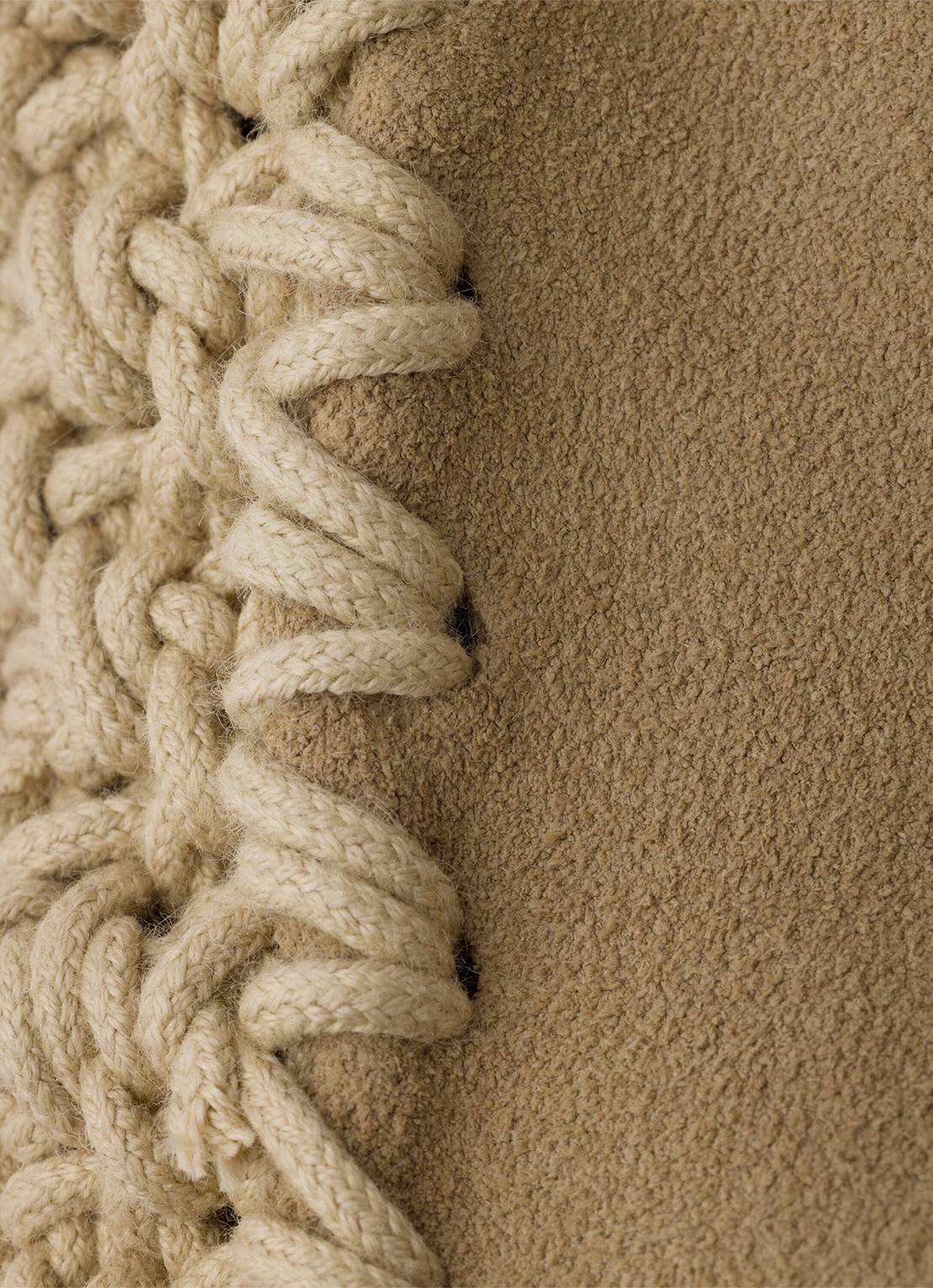 Prada Large shopper van kalfssuède met crochet details - detail 3 beige
