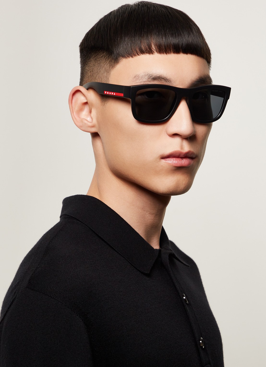 Prada Linea Rossa Wayfarer zonnebril gepolariseerd PS01ZS - voorkant 5 zwart