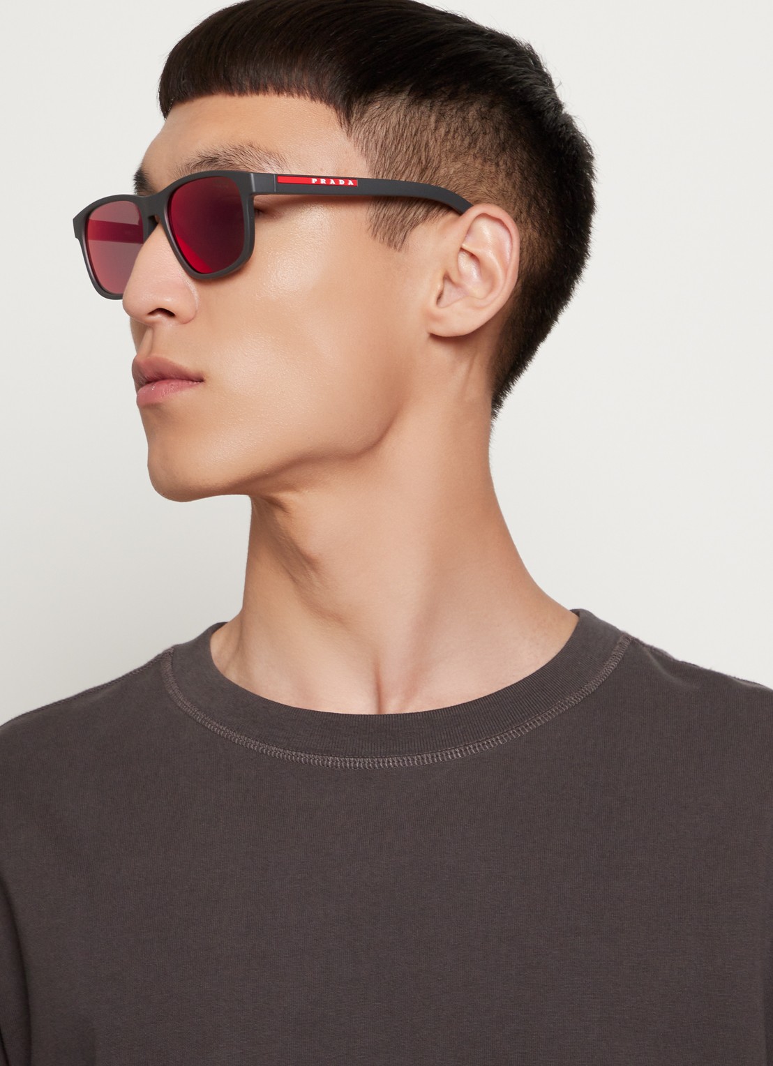 Prada Linea Rossa Zonnebril PS06YS - voorkant 2 grijs
