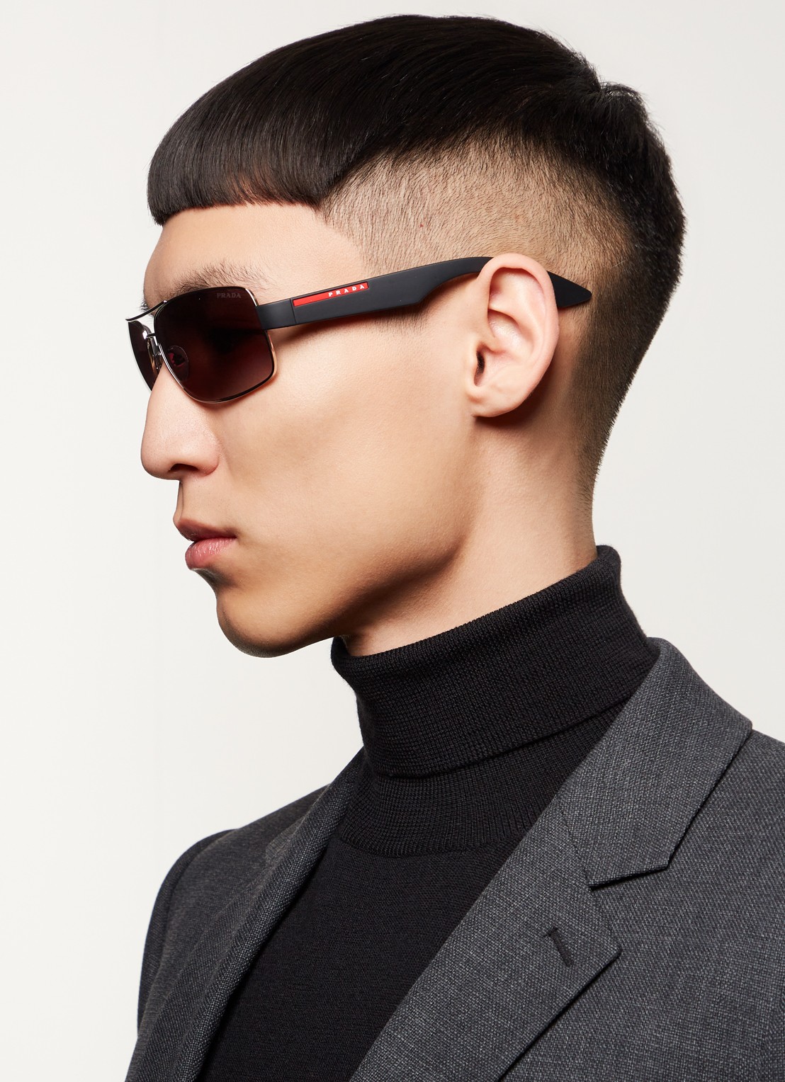 Prada Linea Rossa Zonnebril PS50ZS - voorkant 2 zwart