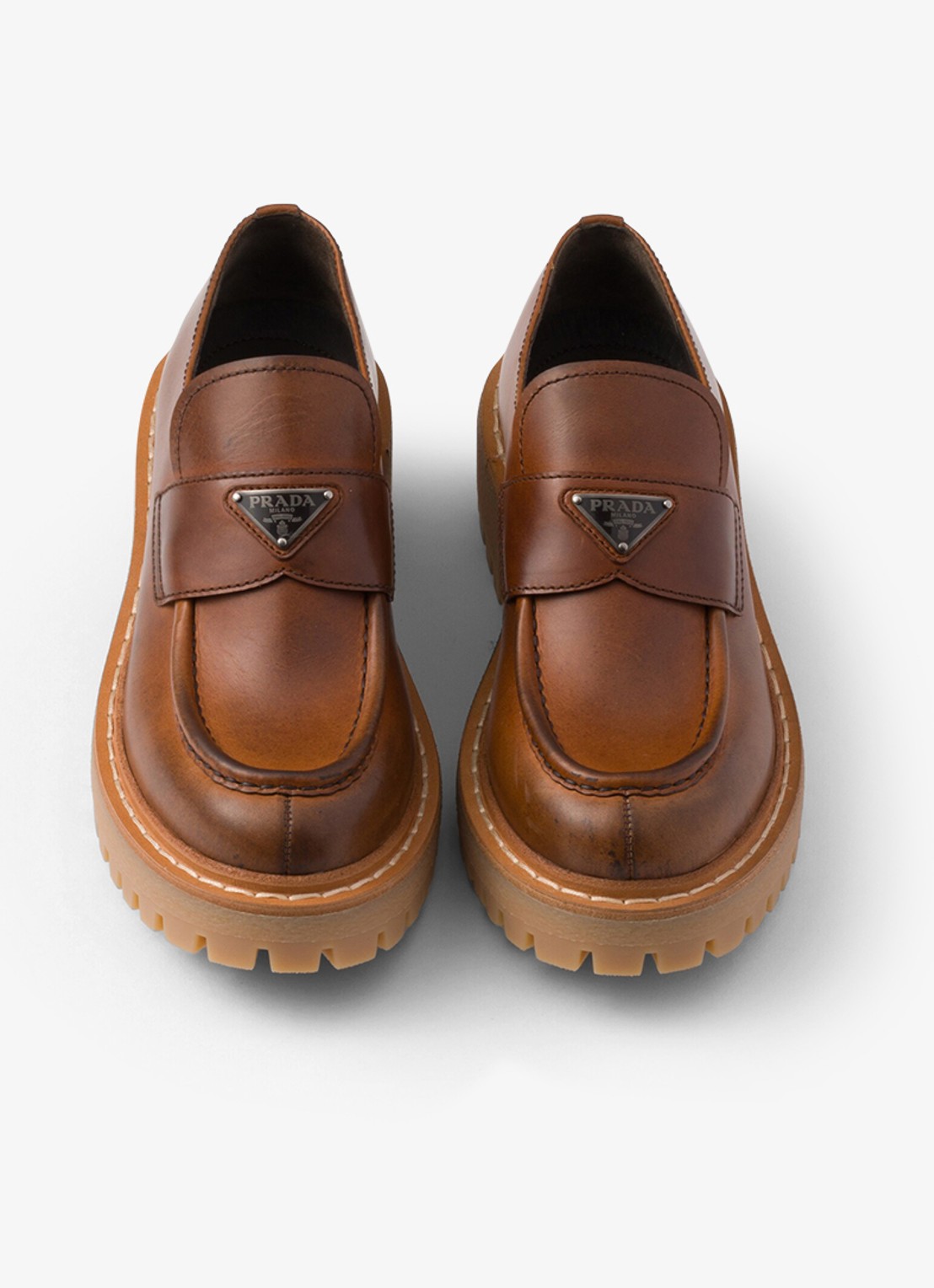Prada Loafer van kalfsleer met logo - detail 4 bruin