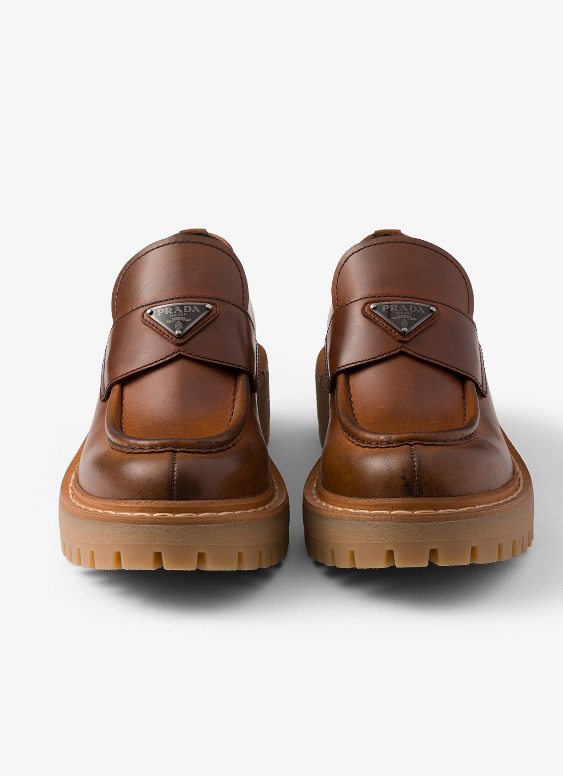 Prada Loafer van kalfsleer met logo - detail 5 bruin