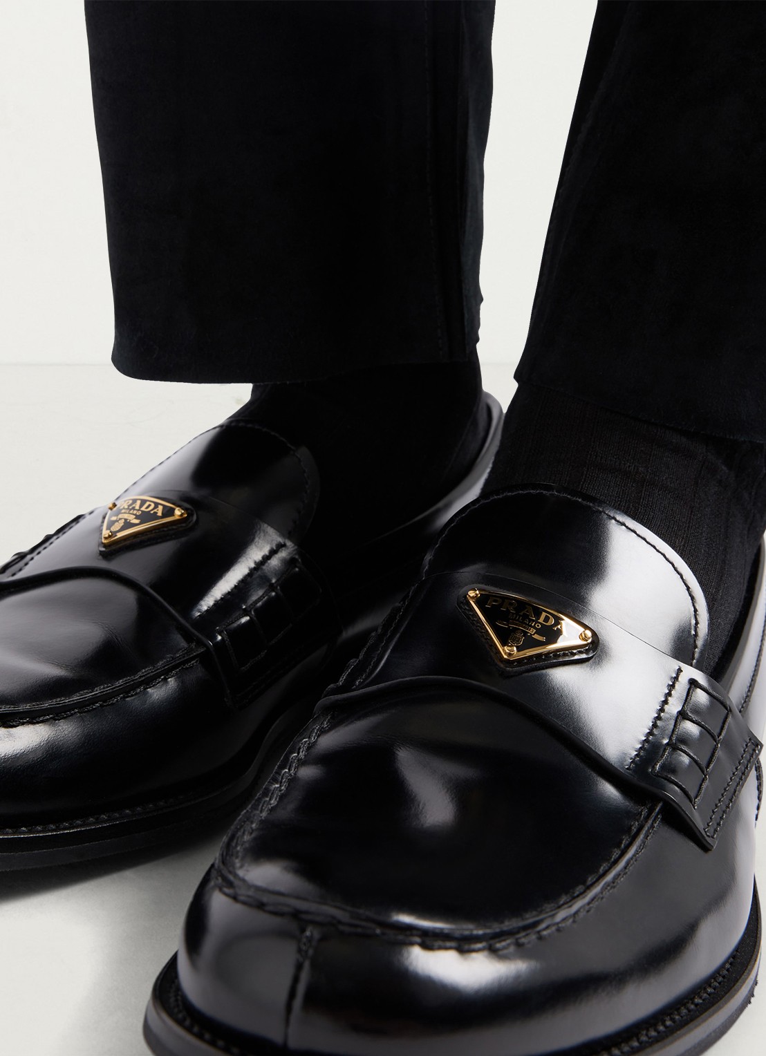 Prada Loafer van kalfsleer met logo - detail 3 zwart