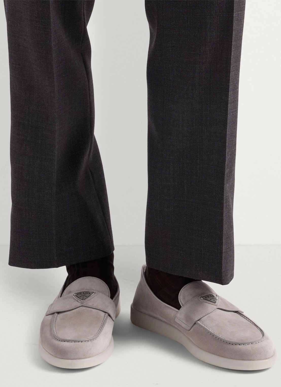 Prada Loafer van kalfssuède - voorkant 6 grijs