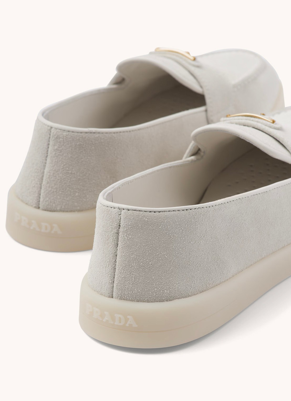 Prada Loafer van suède met logo - detail 6 lichtgrijs