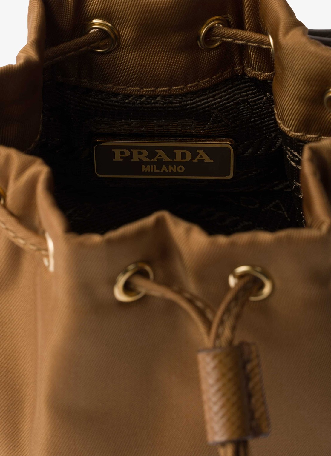 Prada Mini Icon Re-Nylon sleutelhanger met leren details - detail 2 camel