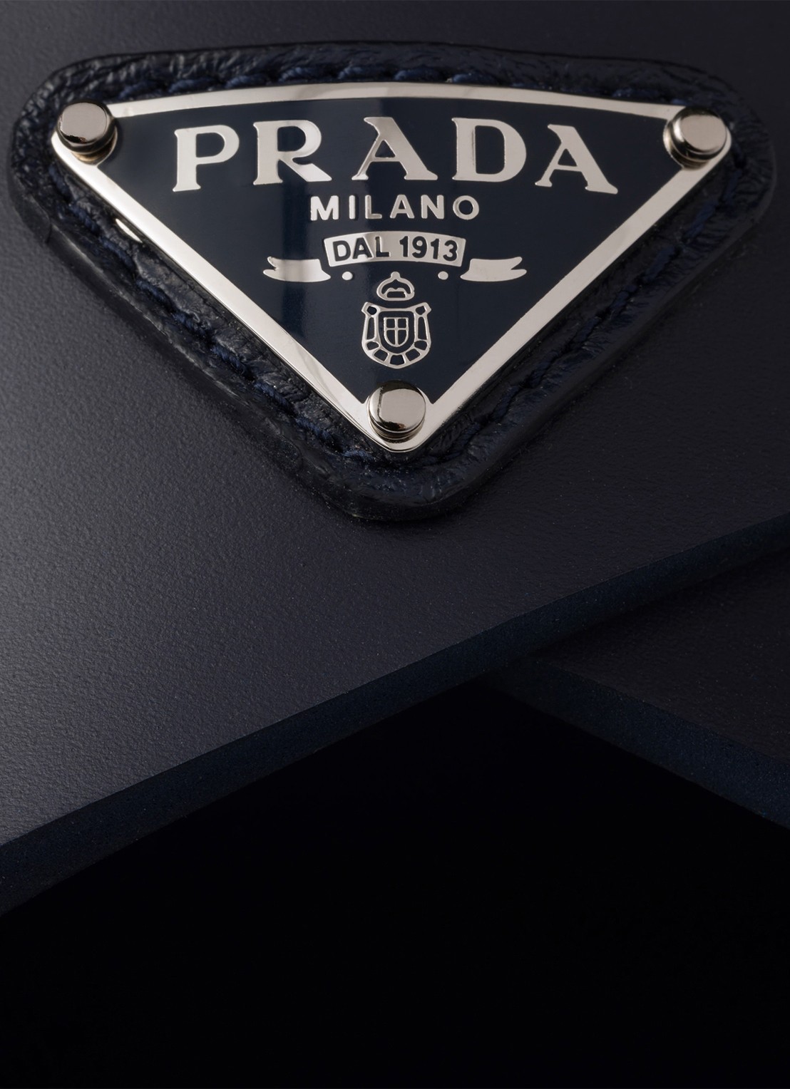Prada Monolith sandaal van rubber met logo - detail 6 donkerblauw