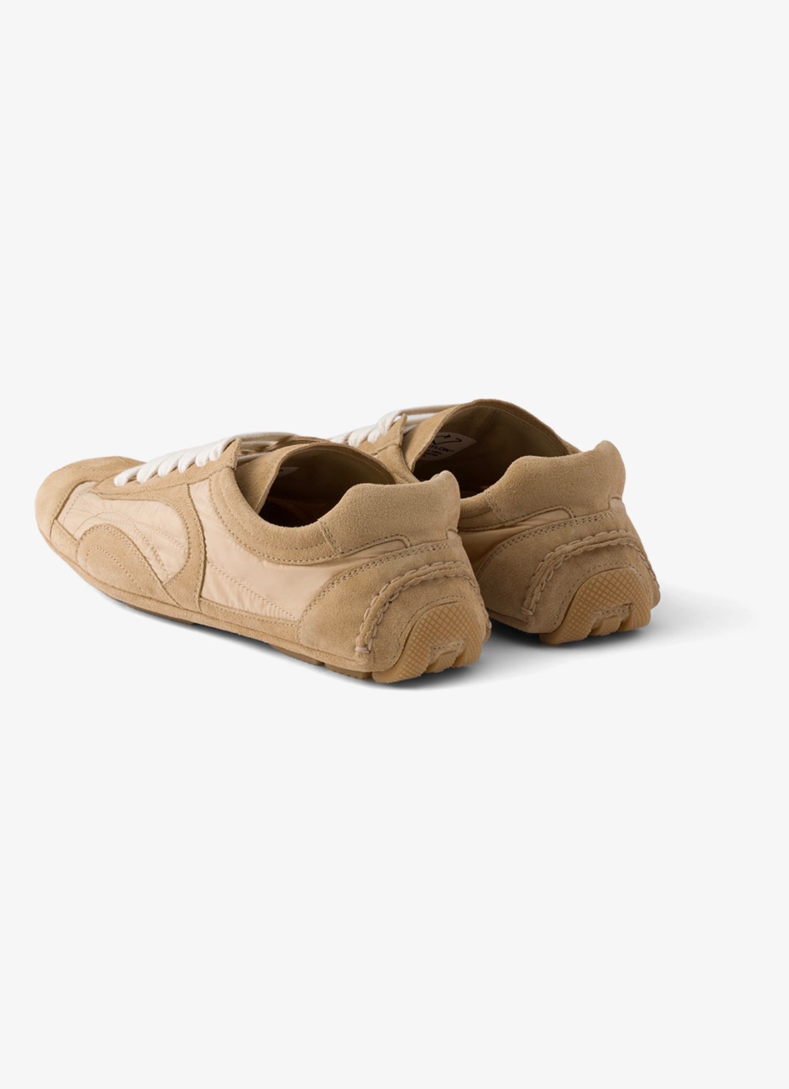 Prada Montecarlo Re-Edition 2005 Re-Nylon sneaker met kalfssuède details - achterkant beige