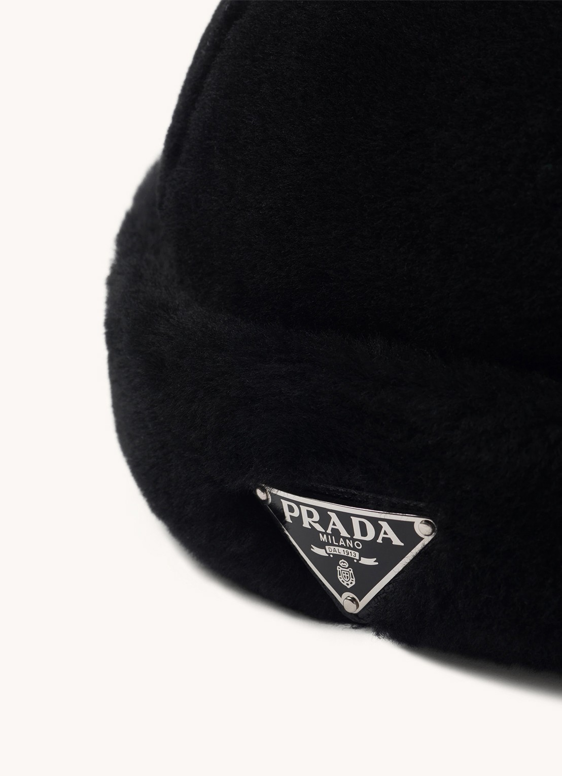 Prada Muts van schapenvacht - detail 3 zwart