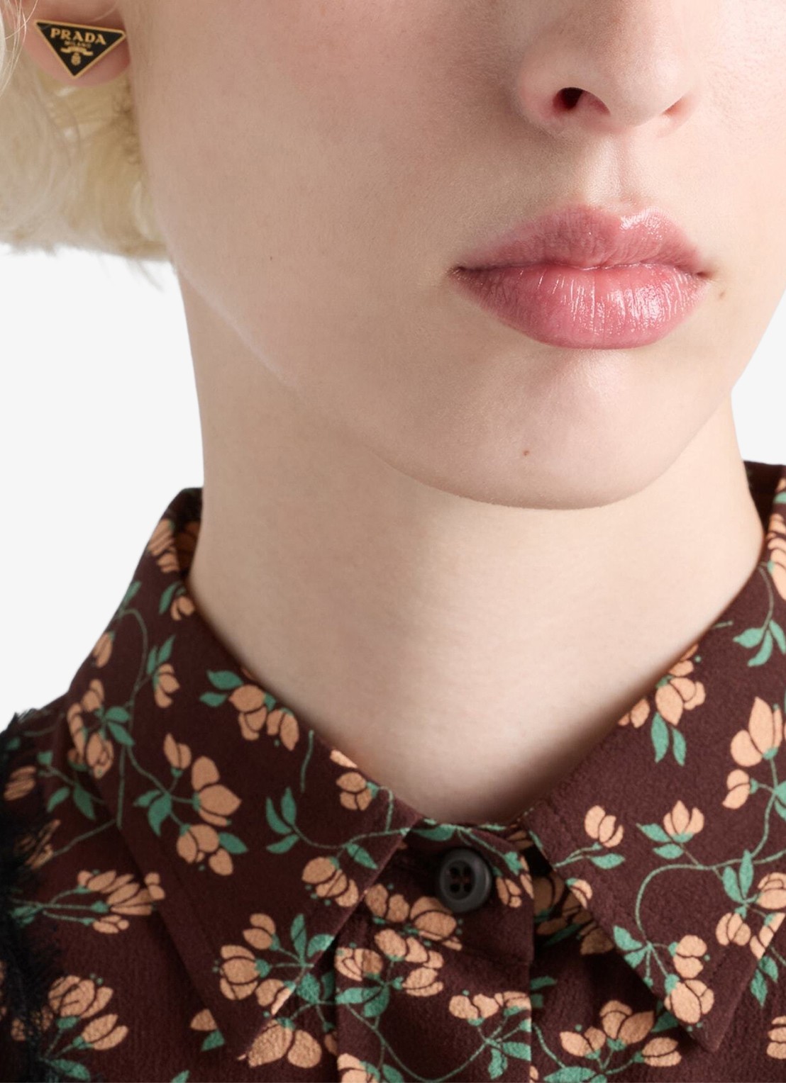 Prada Oorstekers met logo - voorkant 3 zwart