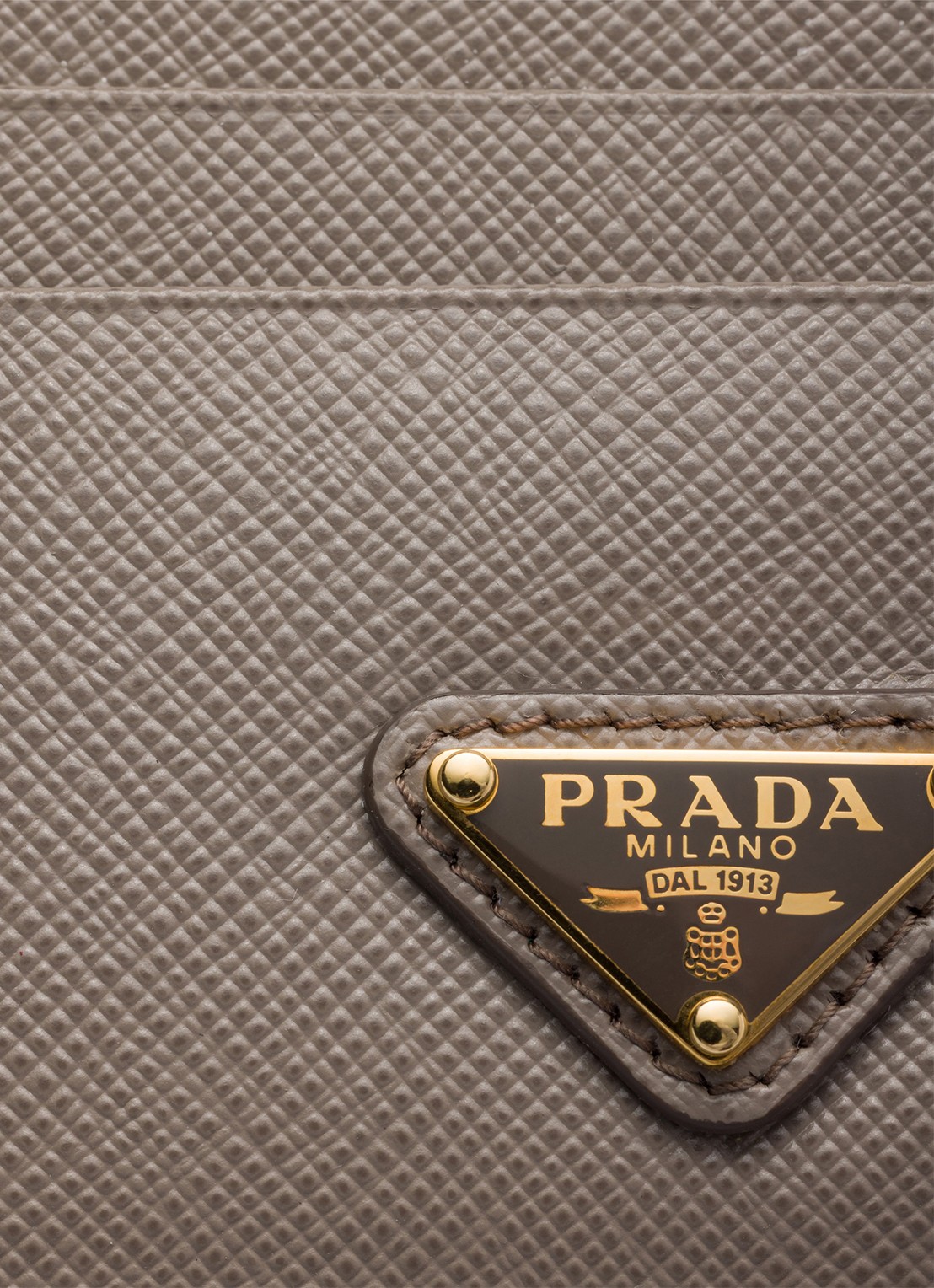 Prada Pasjeshouder van kalfsleer - detail zand
