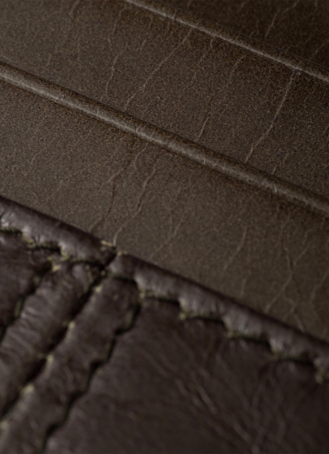 Prada Pasjeshouder van kalfsleer - detail bruin