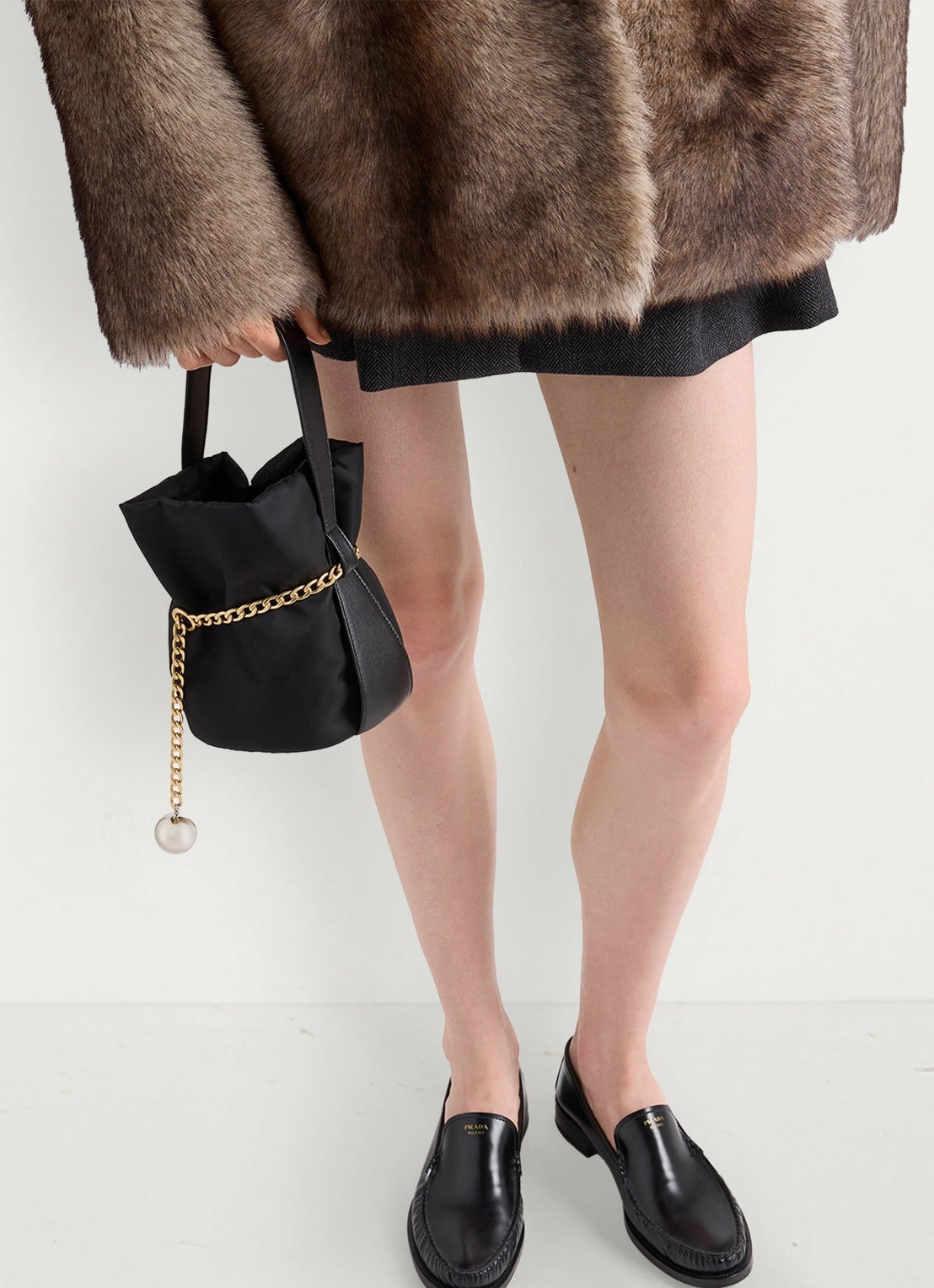 Prada Petit Sac Noir Re-Nylon Mini handtas met leren details - detail zwart