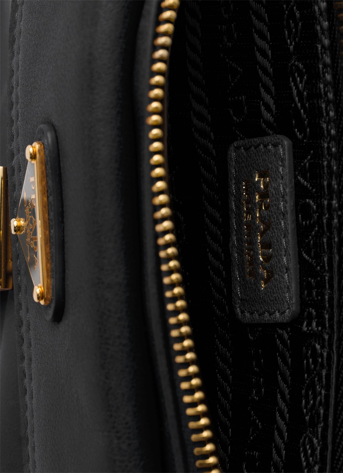 Prada Portemonnee van lamsleer met afneembare schouderriem - detail 4 zwart