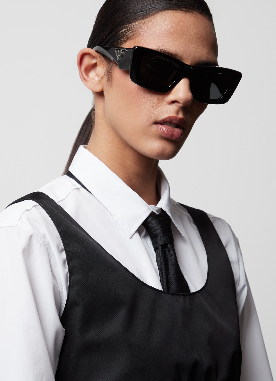Prada Prada *PR 13ZS  BLK SHN GRY - voorkant 2 zwart