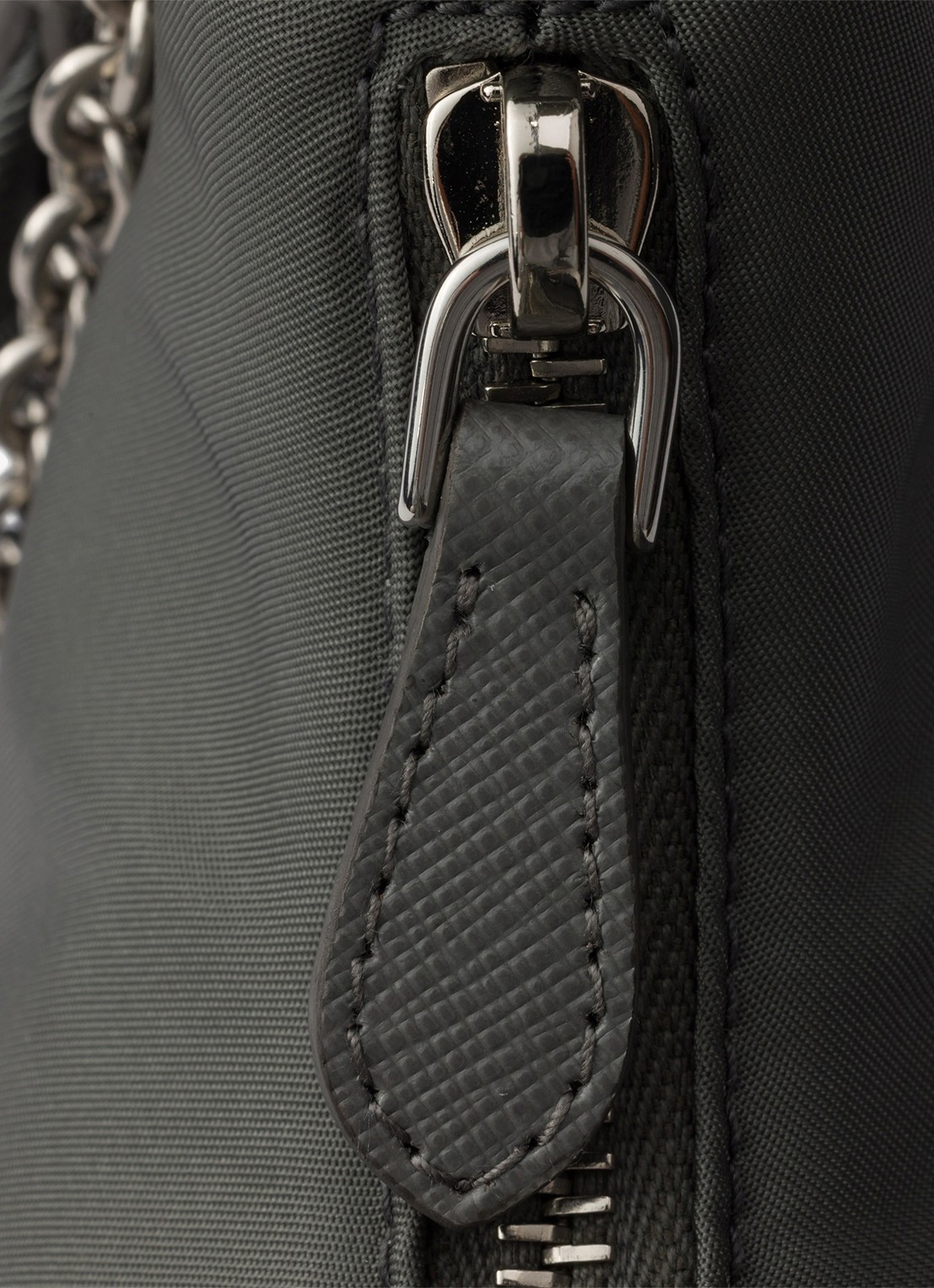 Prada Prada Re-Edition 2005 Re-Nylon crossbodytas met leren details - detail 5 grijs
