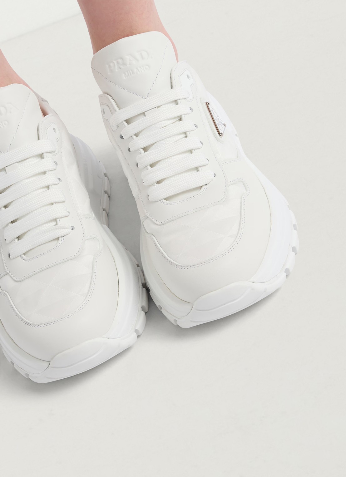 Prada Prax 01 Re-Nylon sneaker met leren details - achterkant wit
