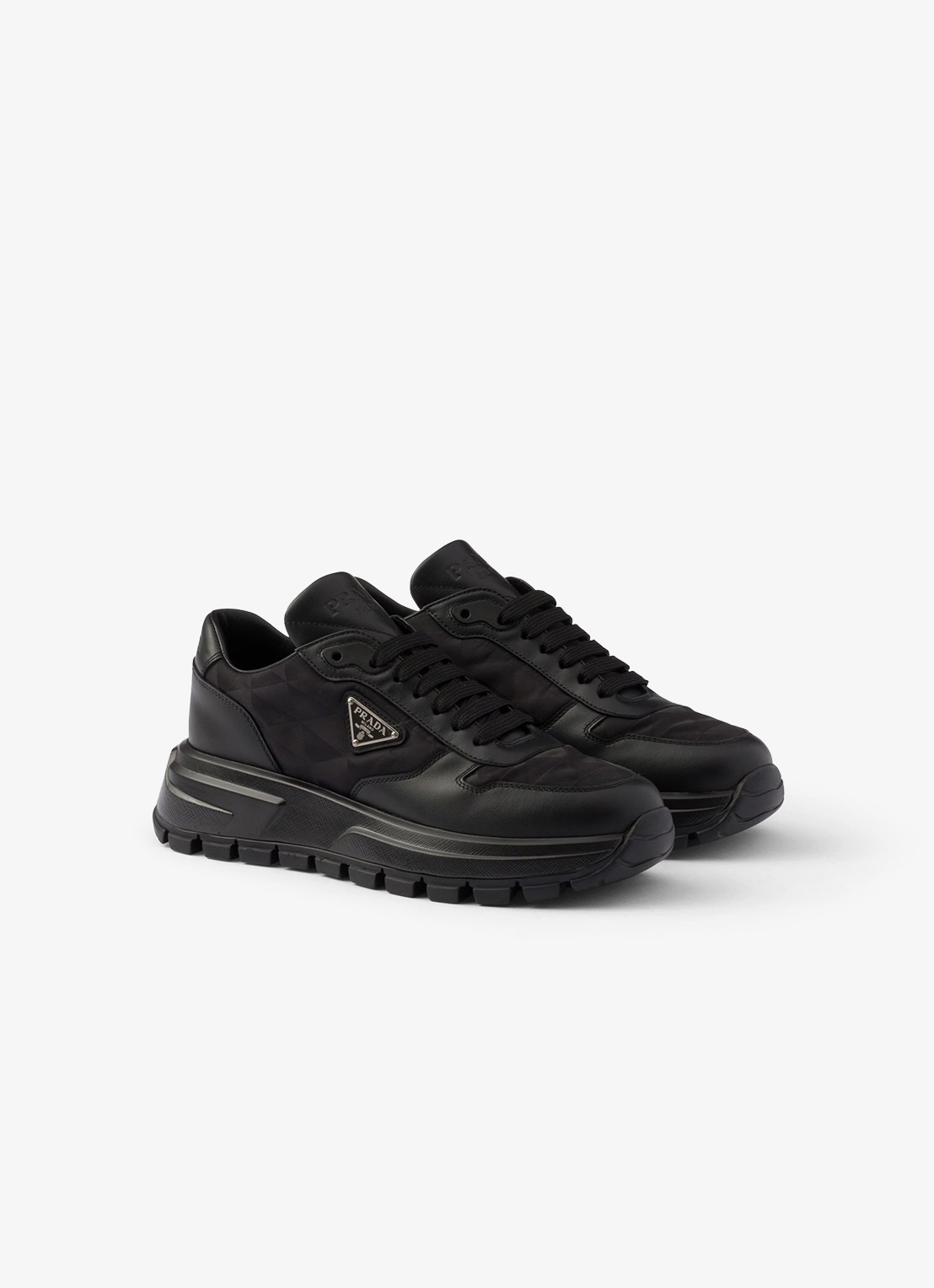 Prada Prax 01 Re-Nylon sneaker met leren details - voorkant 4 zwart