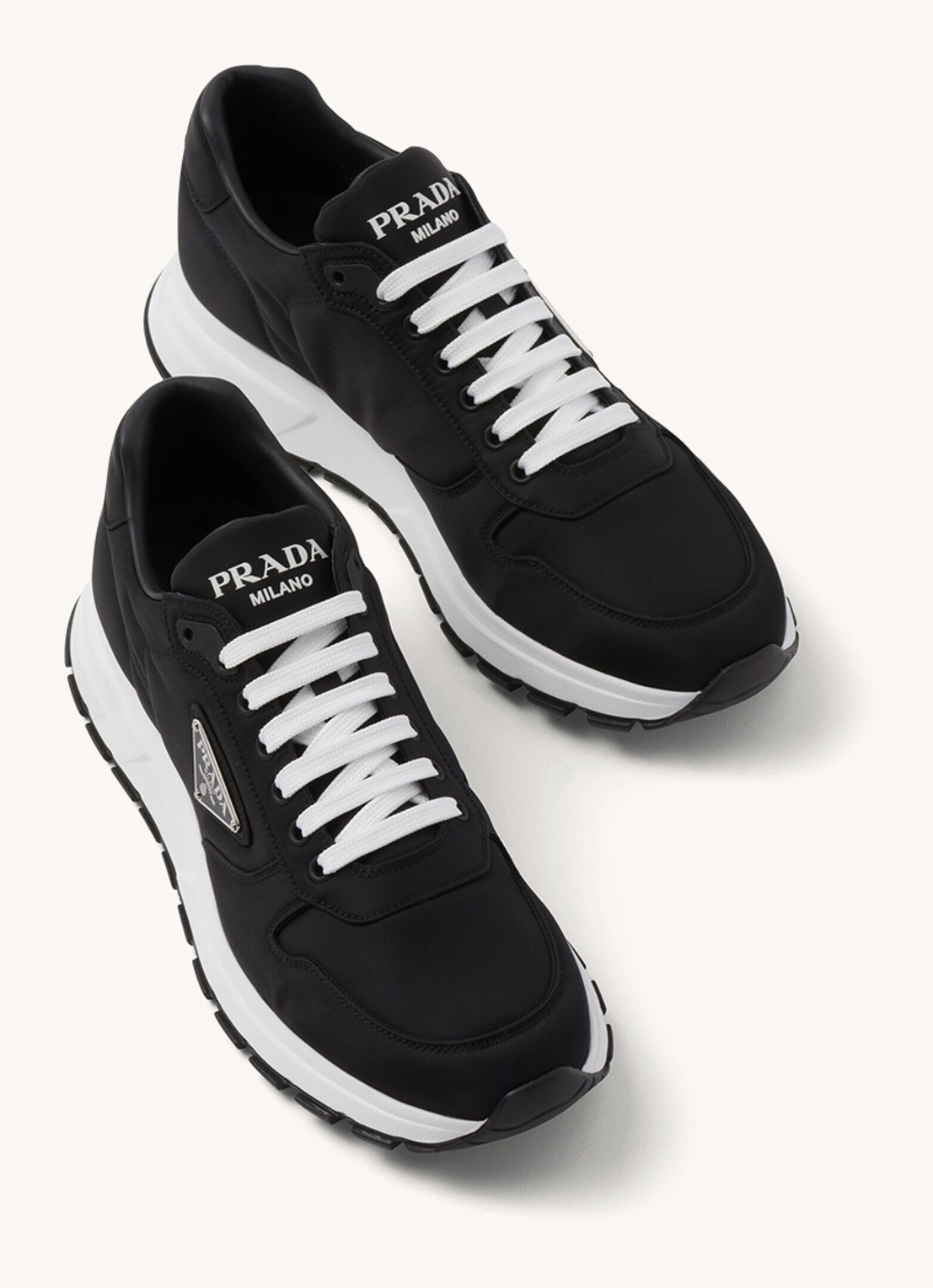 Prada Prax 01 Re-Nylon sneaker met logo - achterkant 3 zwart
