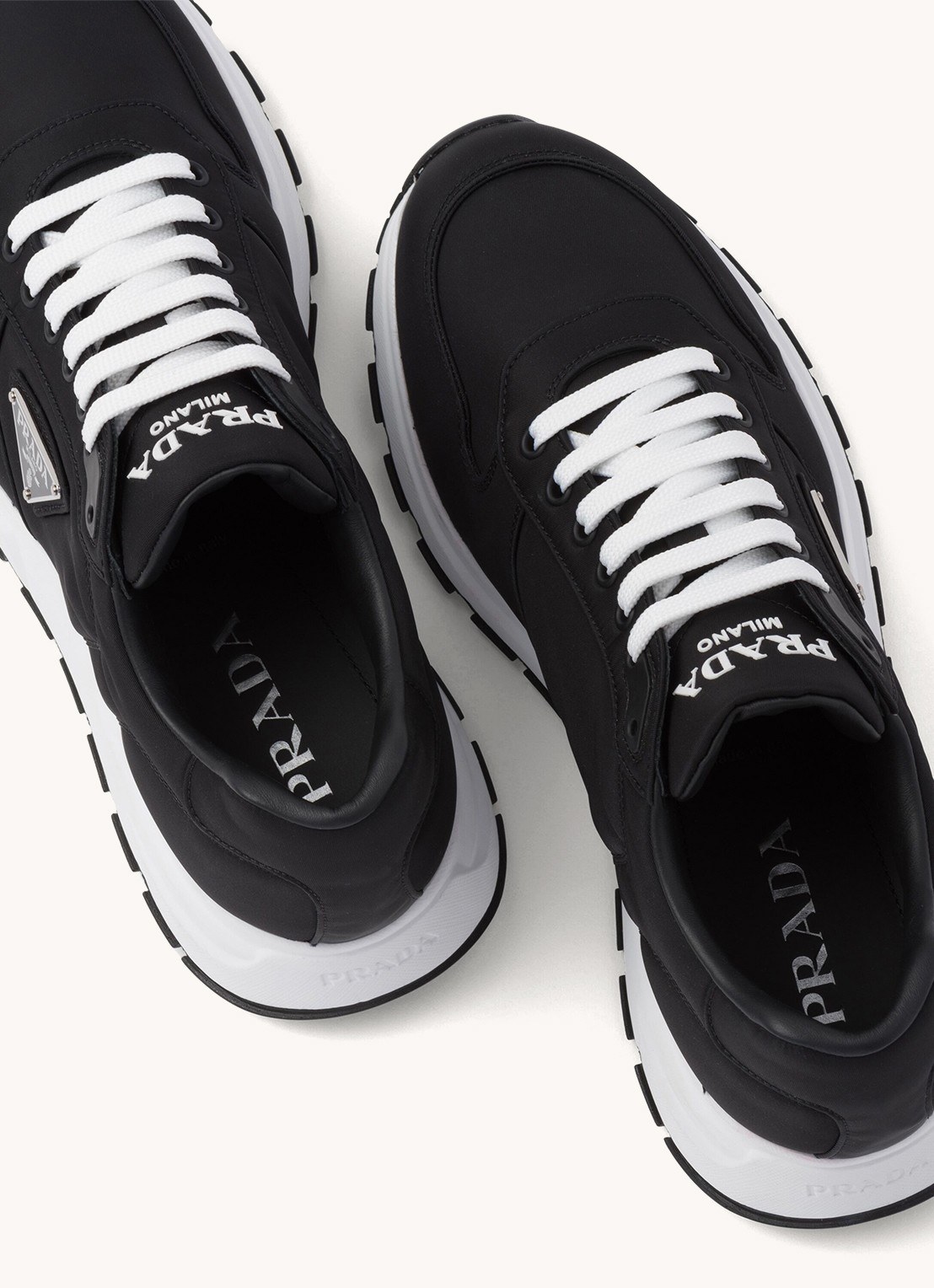 Prada Prax 01 Re-Nylon sneaker met logo - detail 6 zwart