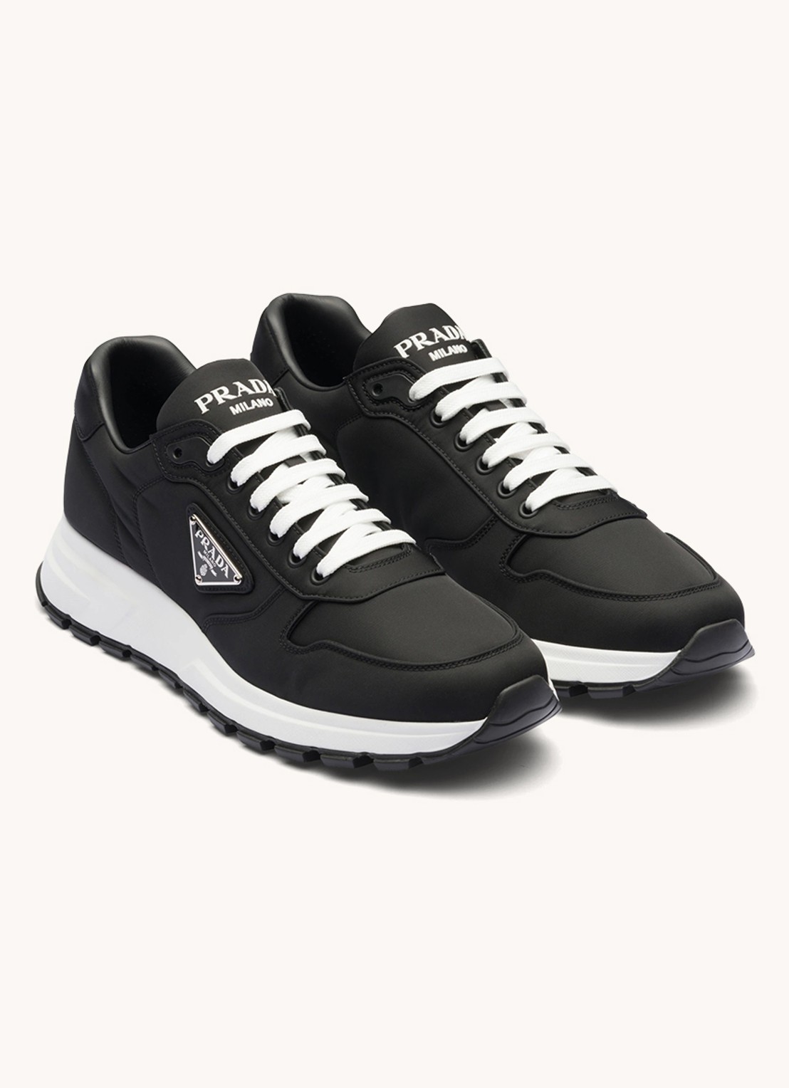 Prada Prax 01 Re-Nylon sneaker met logo - voorkant zwart