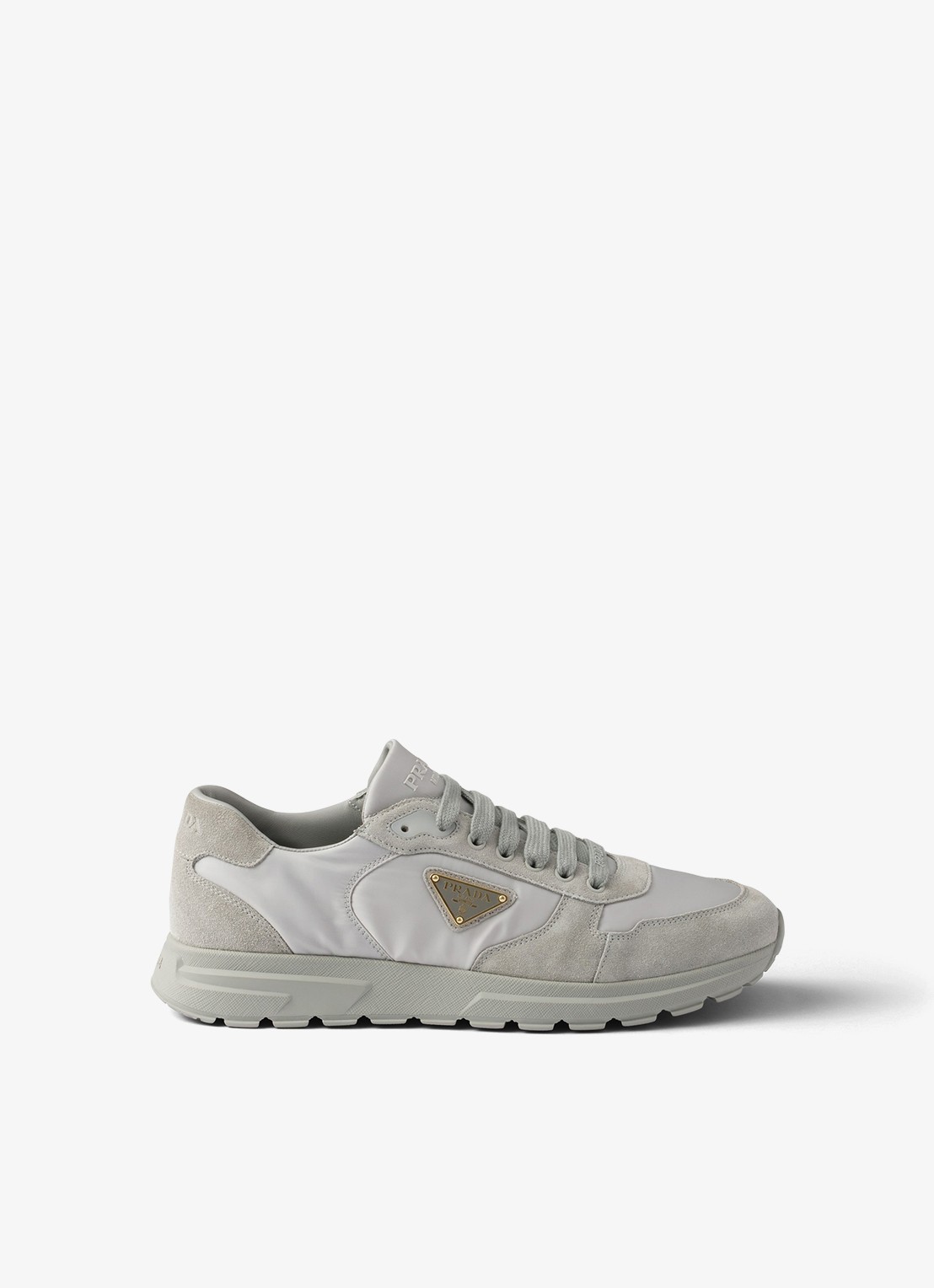 Prada Prax 2.0 Re-Nylon sneaker met suède details - voorkant grijs