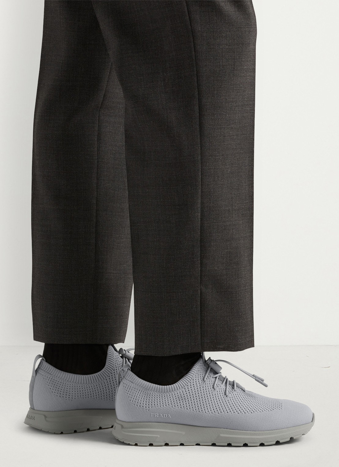 Prada Prax sneaker met gebreid bovenwerk - voorkant 2 grijs
