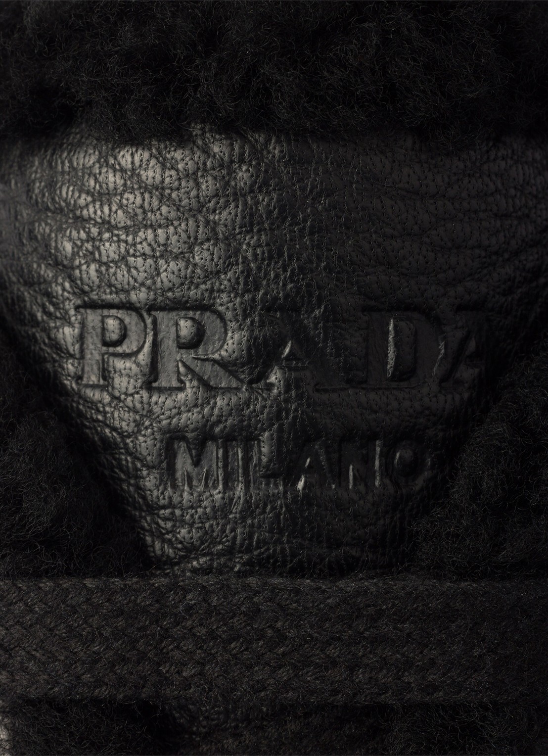 Prada Prax sneaker van leer met schapenvacht - detail 4 zwart