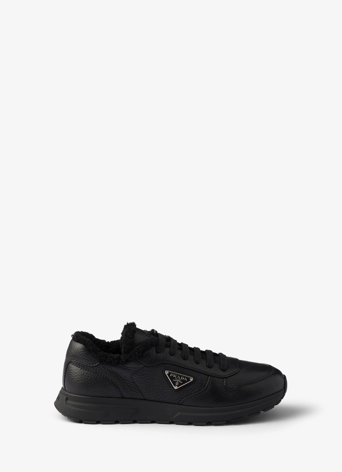 Prada Prax sneaker van leer met schapenvacht - voorkant zwart
