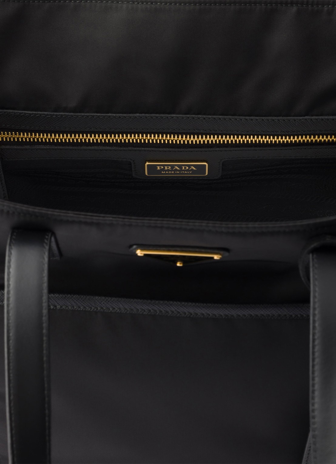 Prada Re-Edition 1978 Re-Nylon Medium shopper met leren details - detail 2 zwart