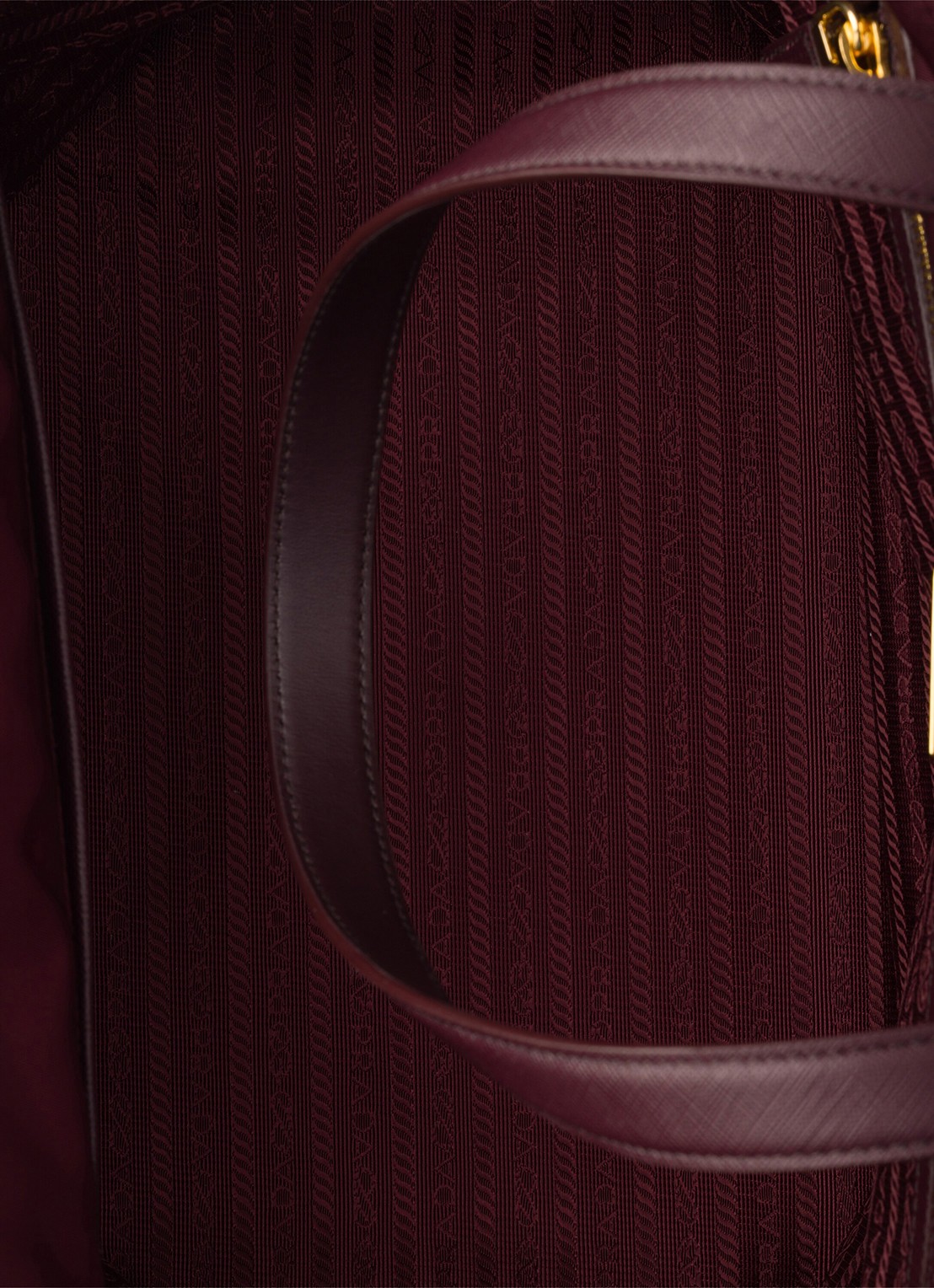 Prada Re-Edition 1978 Re-Nylon Medium shopper met leren details - detail bordeauxrood