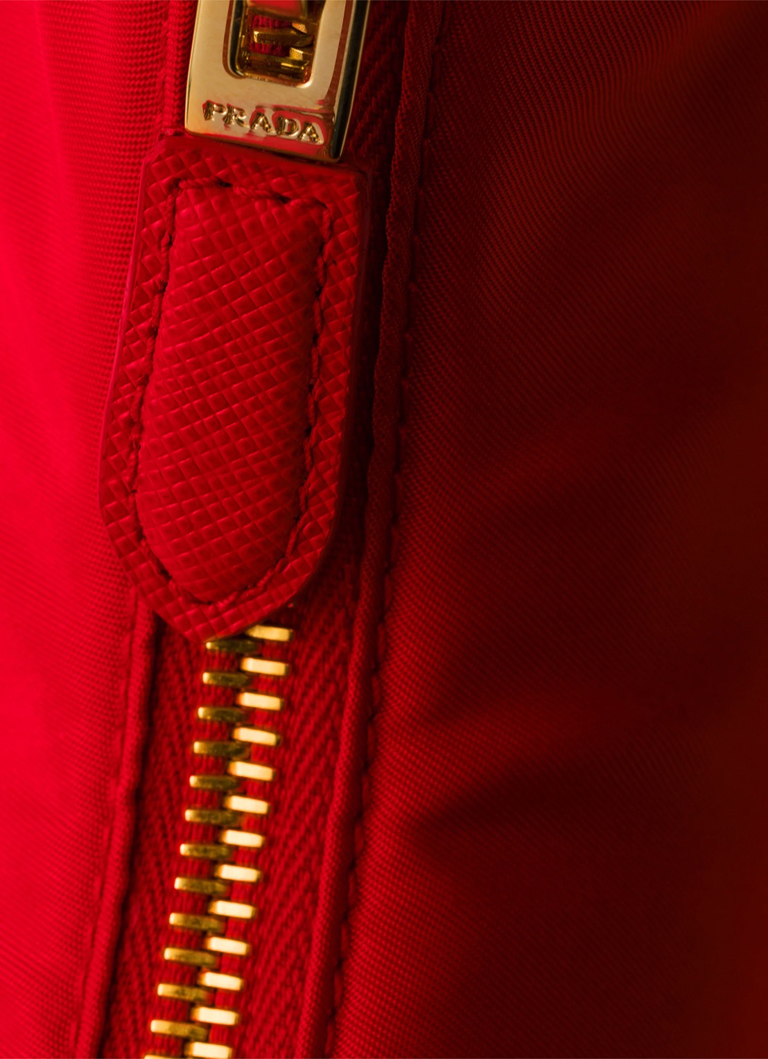 Prada Re-Edition 2005 Re-Nylon Mini schoudertas met leren details - detail 2 rood