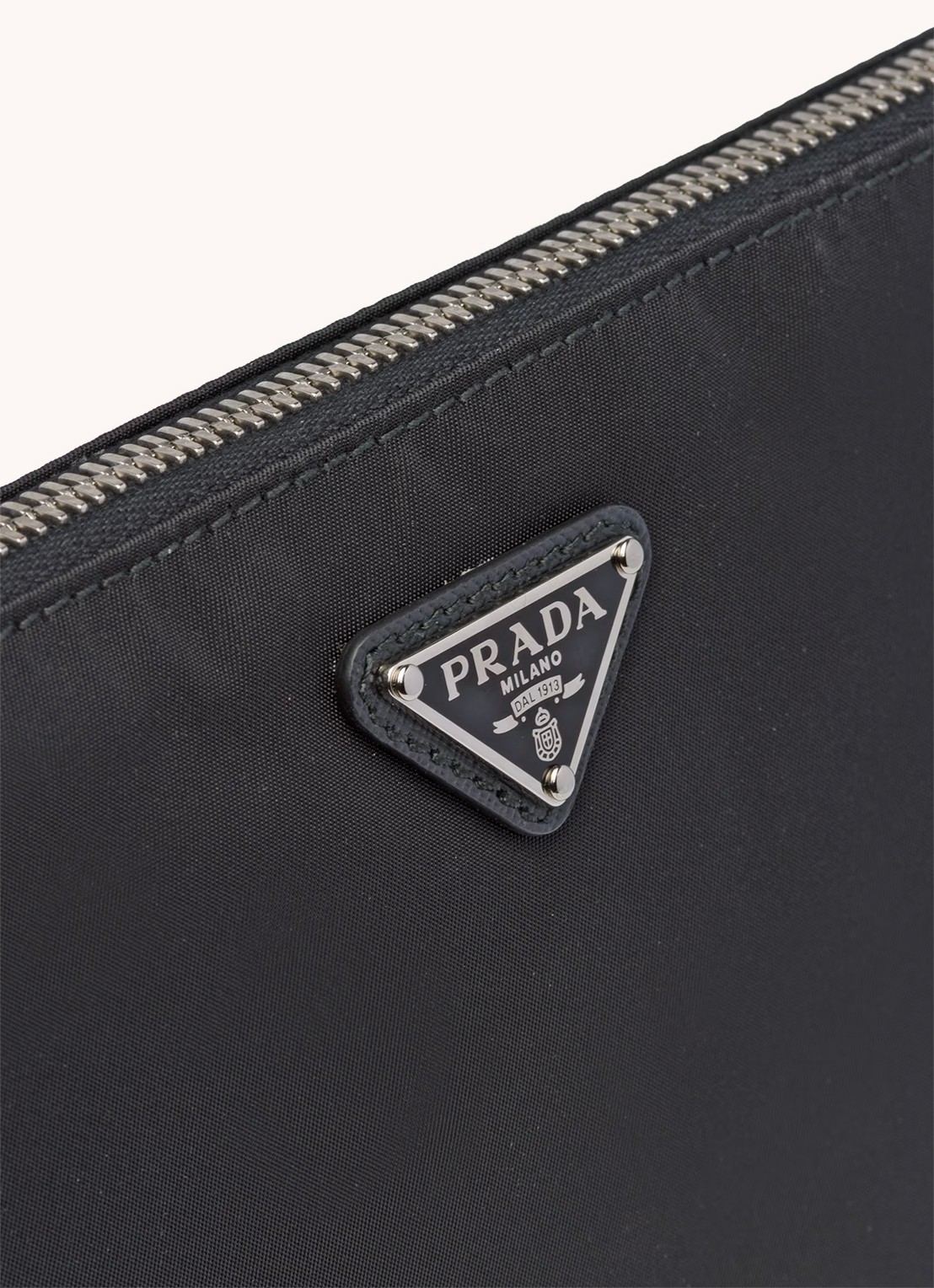 Prada Re-Nylon clutch met leren details - detail 5 zwart