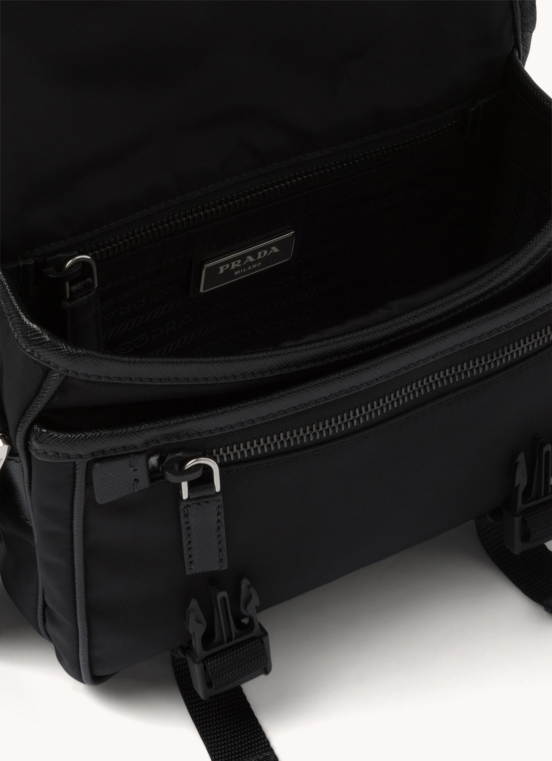 Prada Re-Nylon crossbodytas met leren details - detail 4 zwart