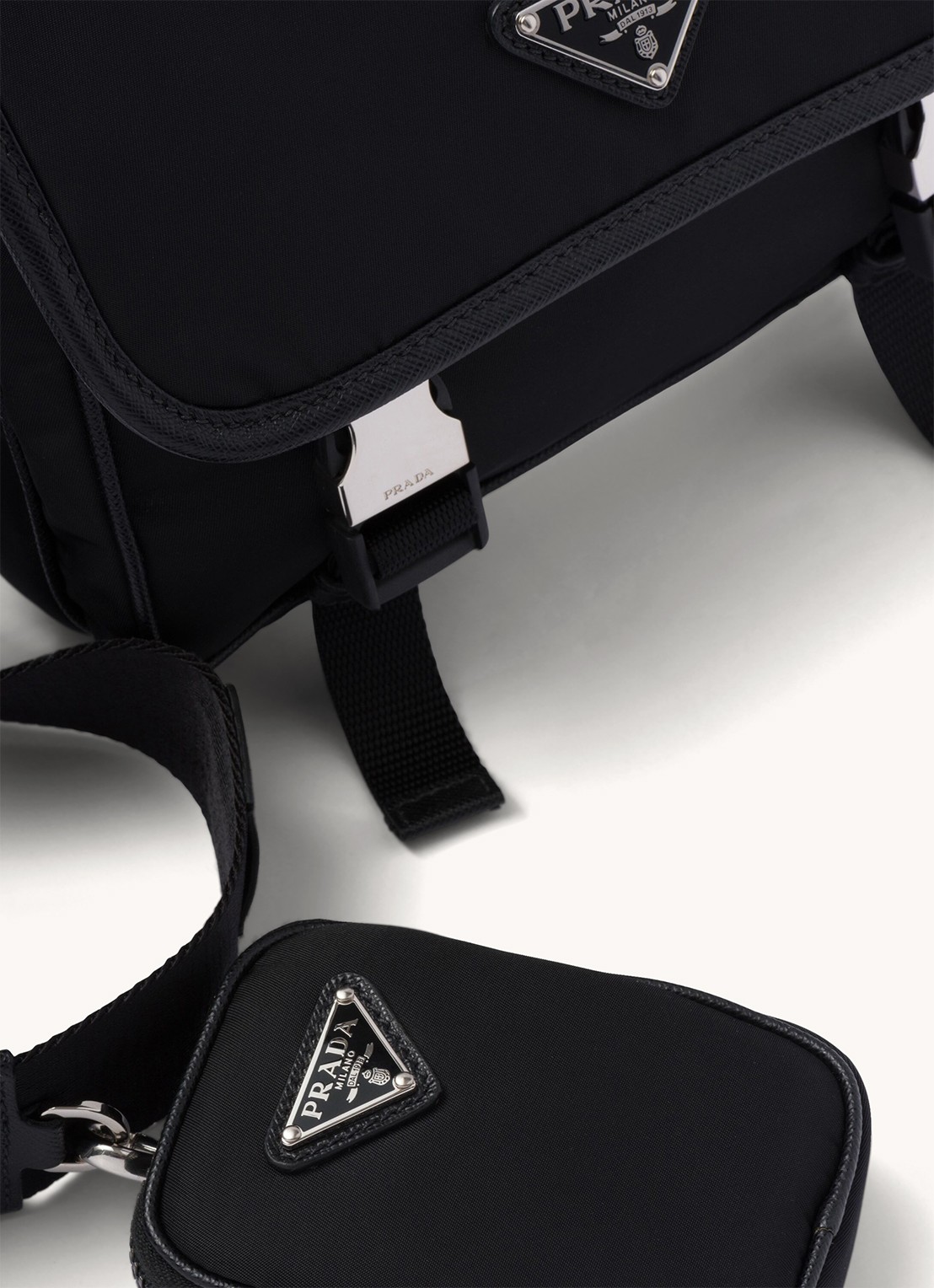 Prada Re-Nylon crossbodytas met leren details - detail 5 zwart