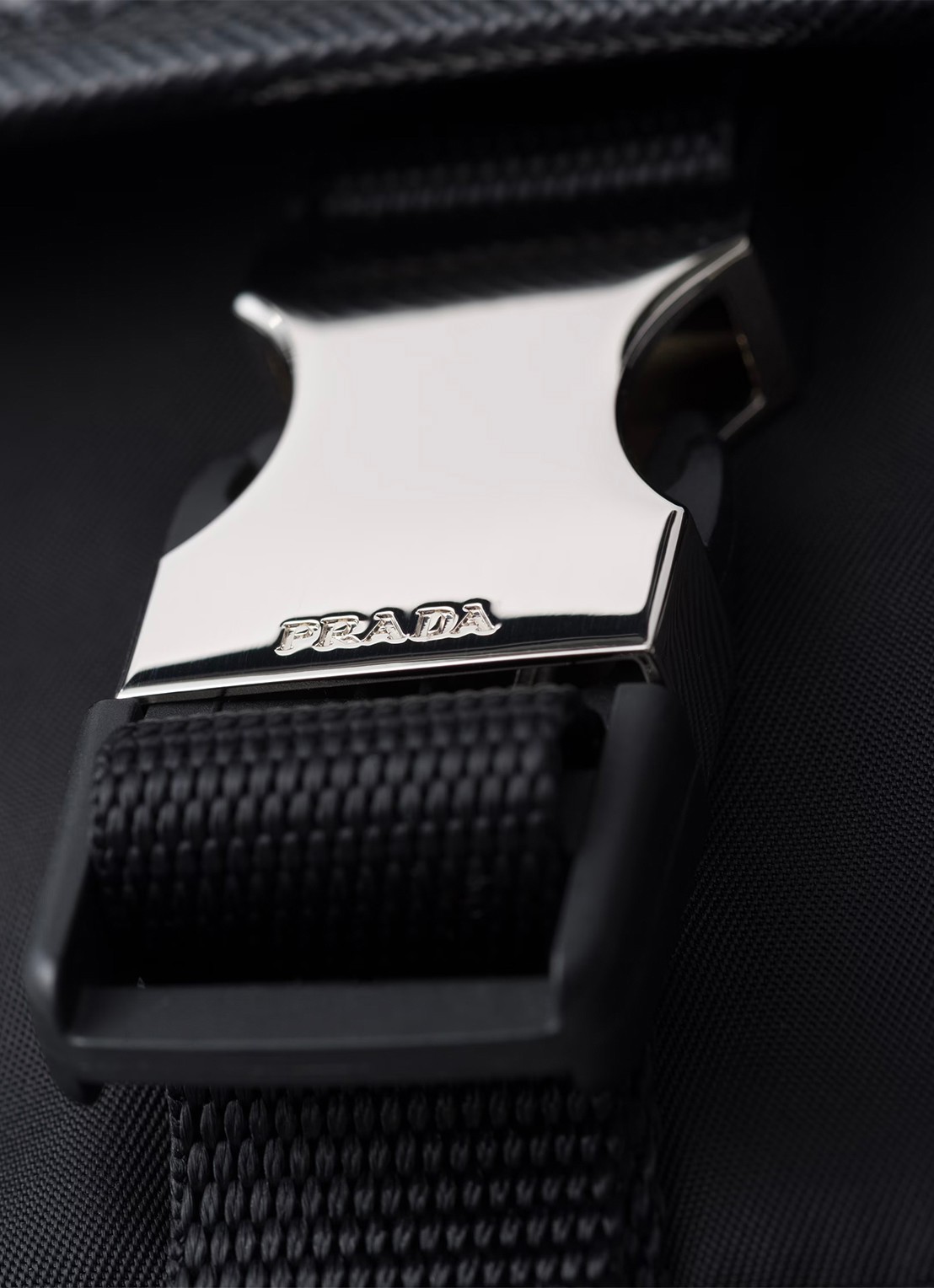 Prada Re-Nylon crossbodytas met leren details - detail 4 zwart