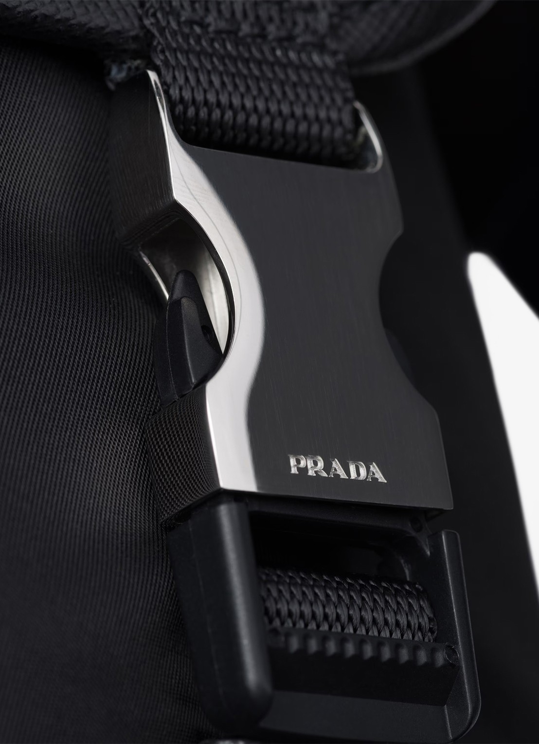 Prada Re-Nylon crossbodytas met leren details - detail 6 zwart