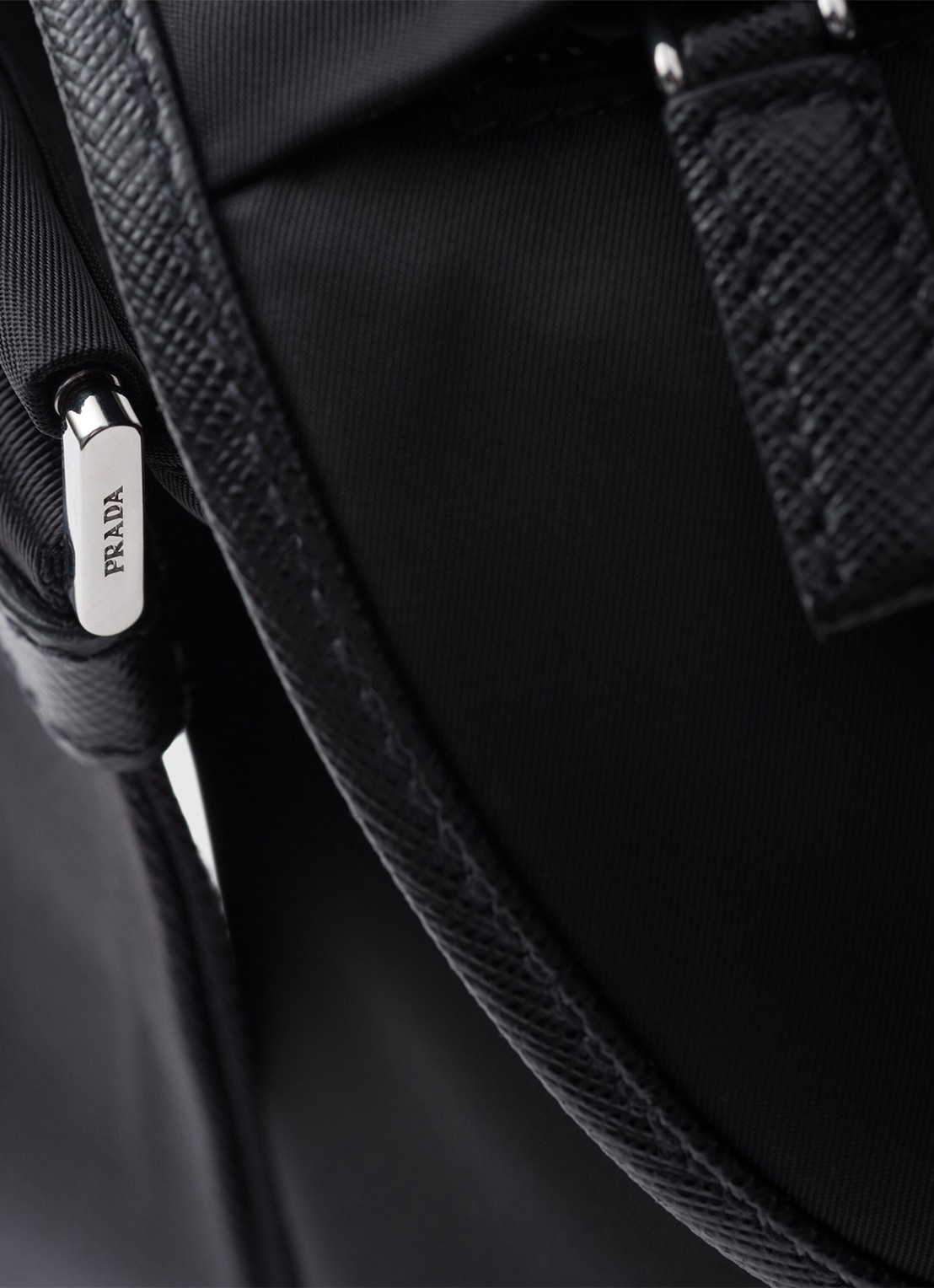 Prada Re-Nylon crossbodytas met leren details - detail 7 zwart