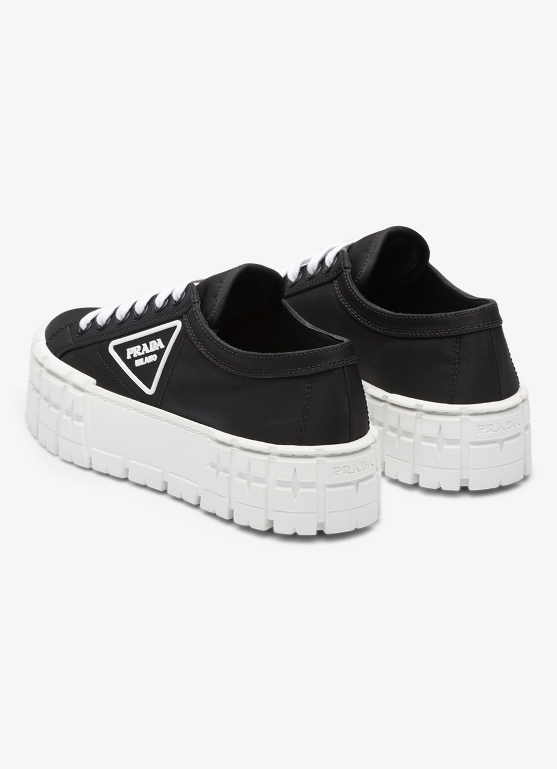Prada Re-Nylon Double Wheel sneaker met logo en plateauzool - achterkant 5 zwart