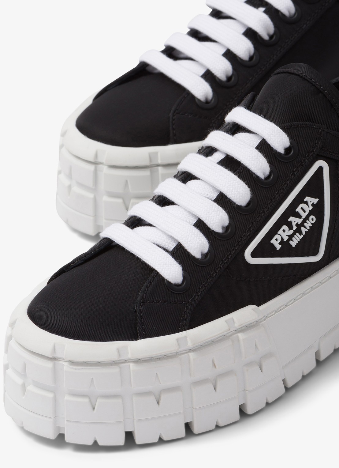 Prada Re-Nylon Double Wheel sneaker met logo en plateauzool - detail 4 zwart
