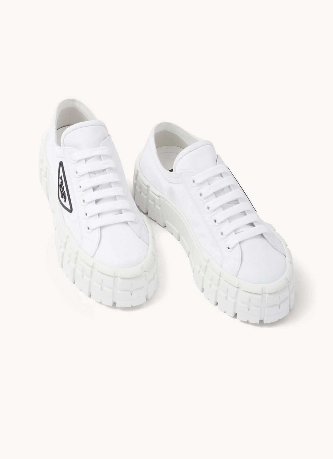Prada Re-Nylon Double Wheel sneaker met logo en plateauzool - detail 4 wit