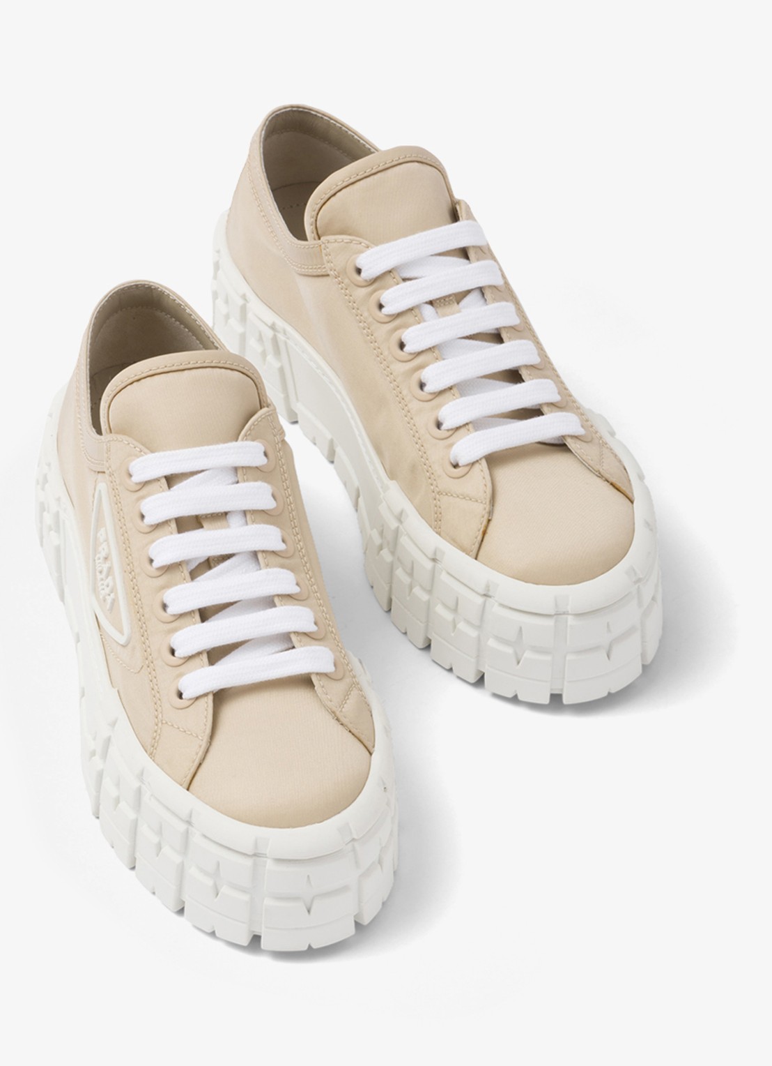 Prada Re-Nylon Double Wheel sneaker met logo en plateauzool - detail 7 donkerbeige