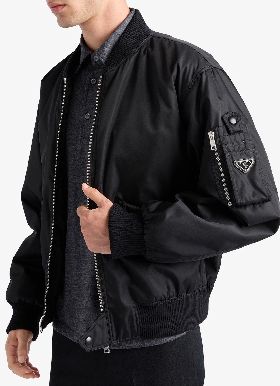 Prada Re-Nylon gewatteerd bomberjack met klepzakken - detail 4 zwart